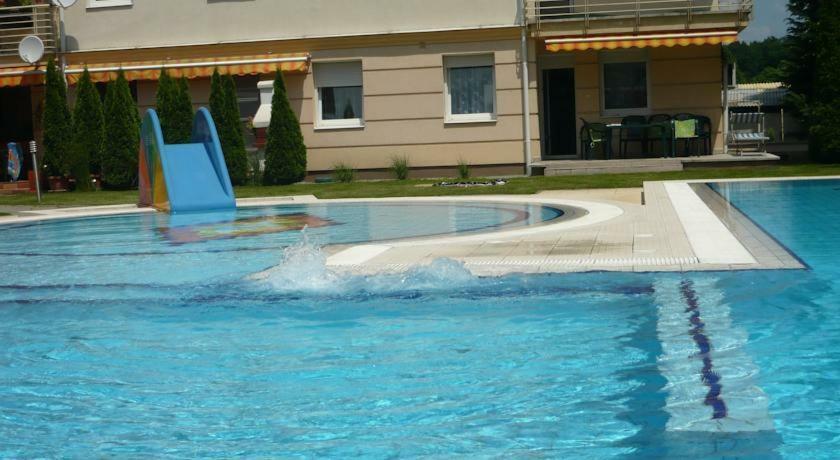 Relax Beach Apartman Hajdúszoboszló 外观 照片