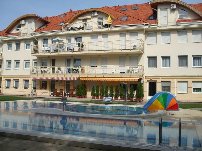 Relax Beach Apartman Hajdúszoboszló 外观 照片