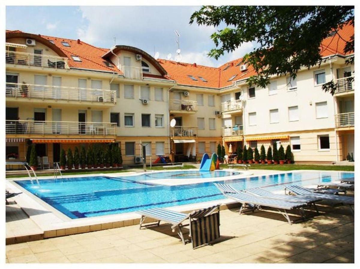 Relax Beach Apartman Hajdúszoboszló 外观 照片