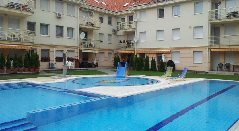 Relax Beach Apartman Hajdúszoboszló 外观 照片